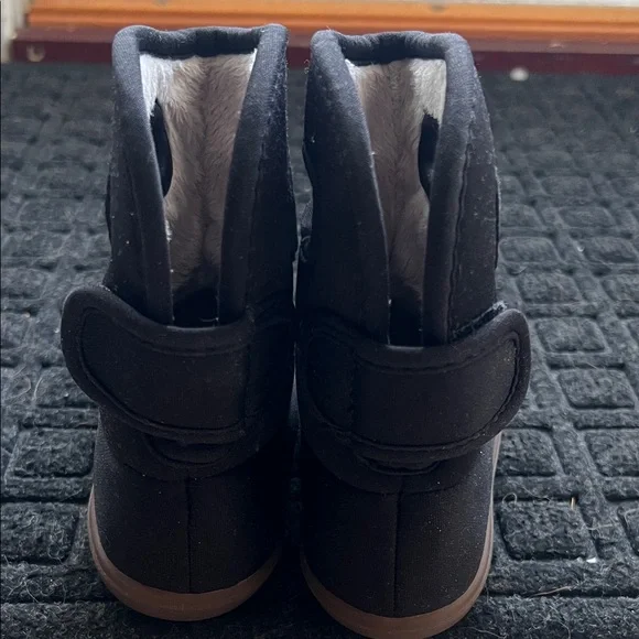 Bogs Black Kids Boots - Picture 6 of 13